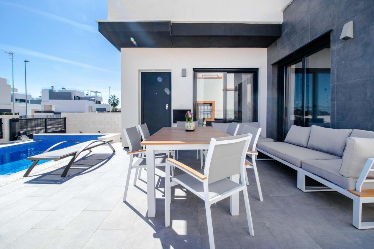 Villa De Lujo Con Piscina 오리후엘라 외부 사진