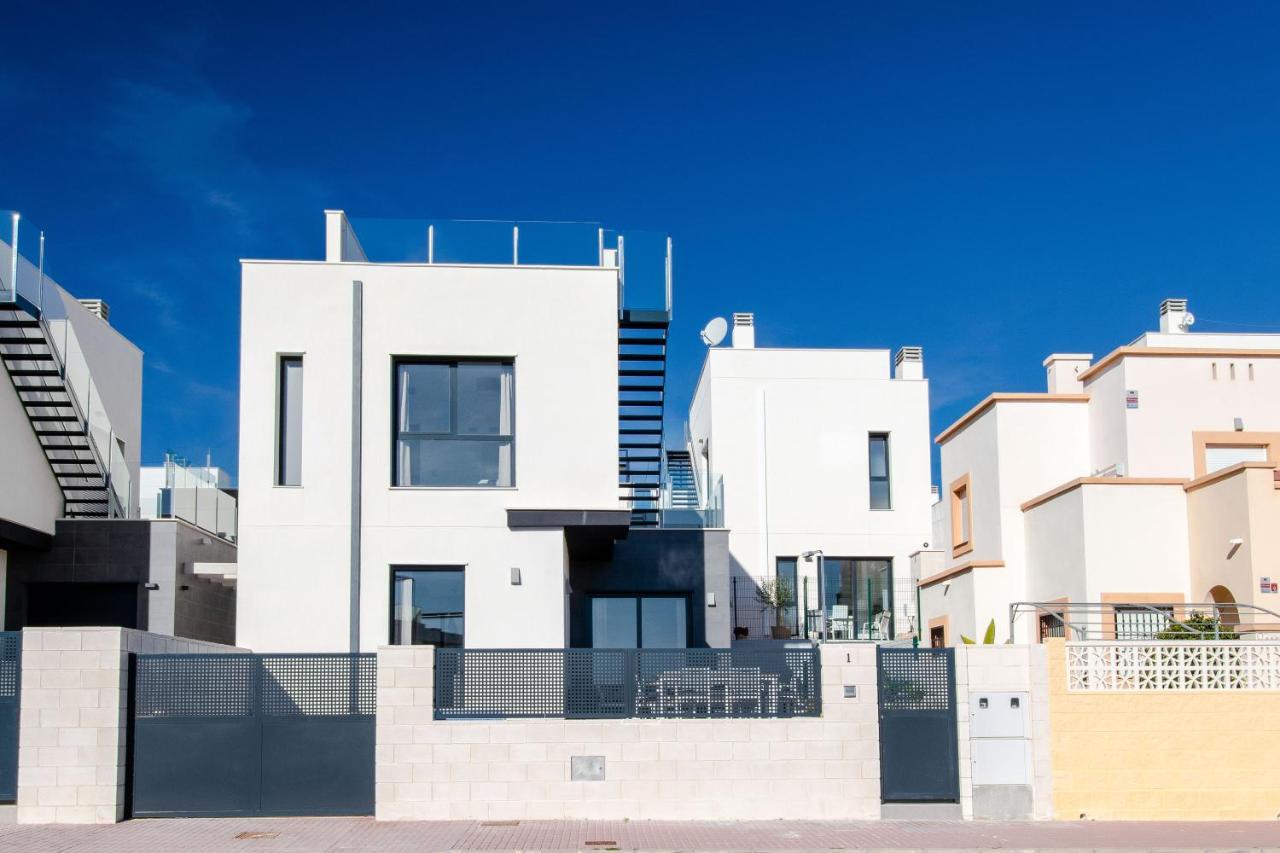 Villa De Lujo Con Piscina 오리후엘라 외부 사진