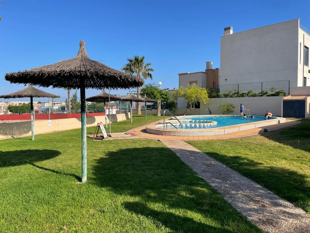 Villa De Lujo Con Piscina 오리후엘라 외부 사진