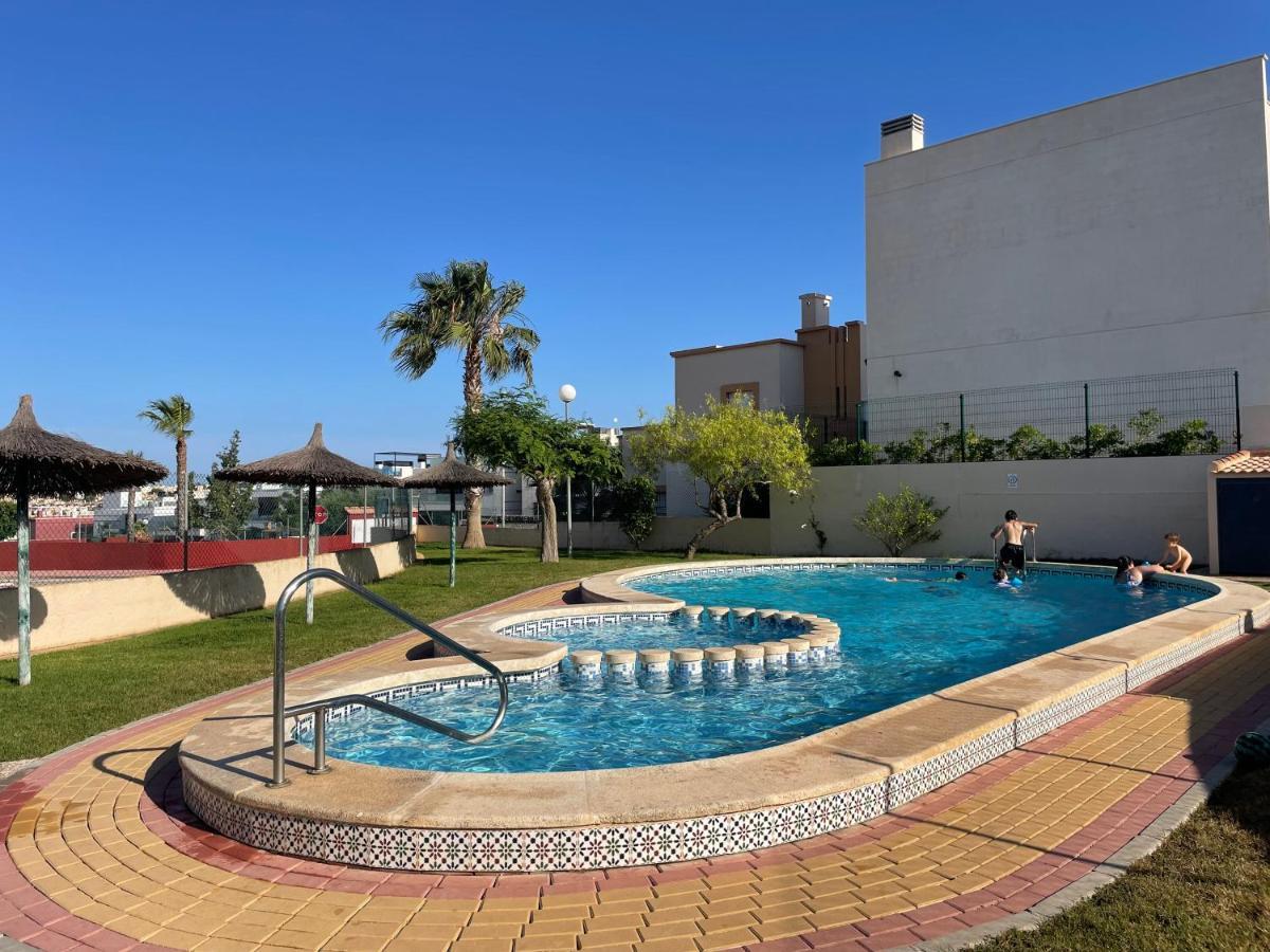 Villa De Lujo Con Piscina 오리후엘라 외부 사진